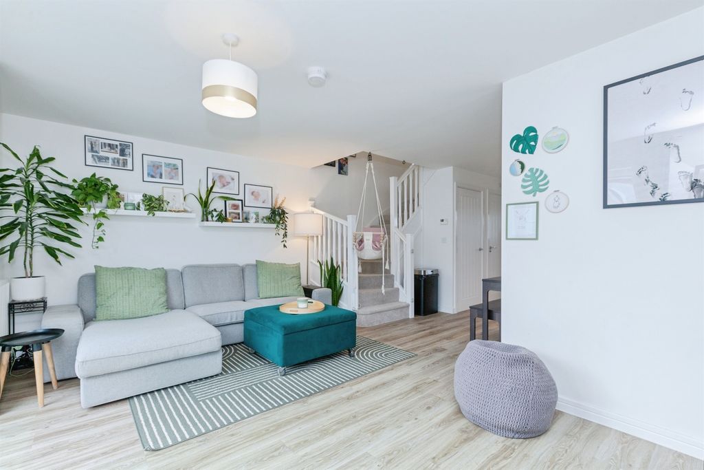 Property photo 3 of 32