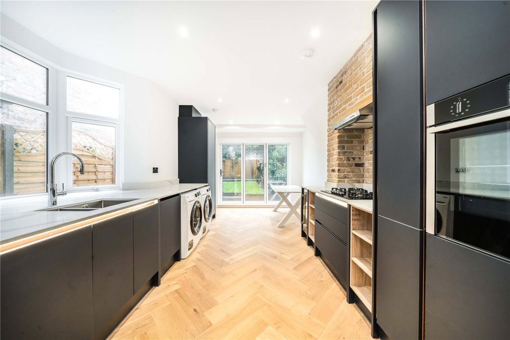 Property photo 2 of 9 Kitchen