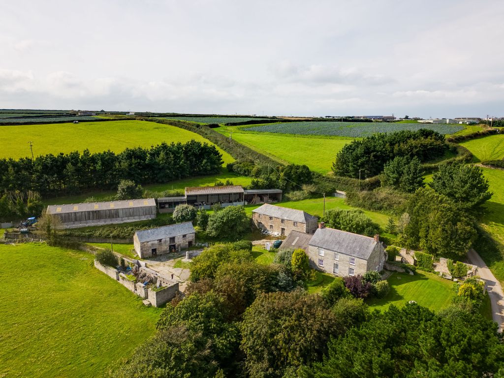 Property photo 3 of 27