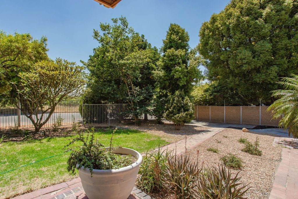 Property photo 3 of 28 Tk1723010