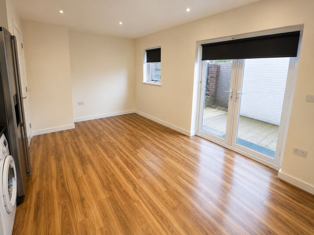 Property photo 3 of 11 5275642