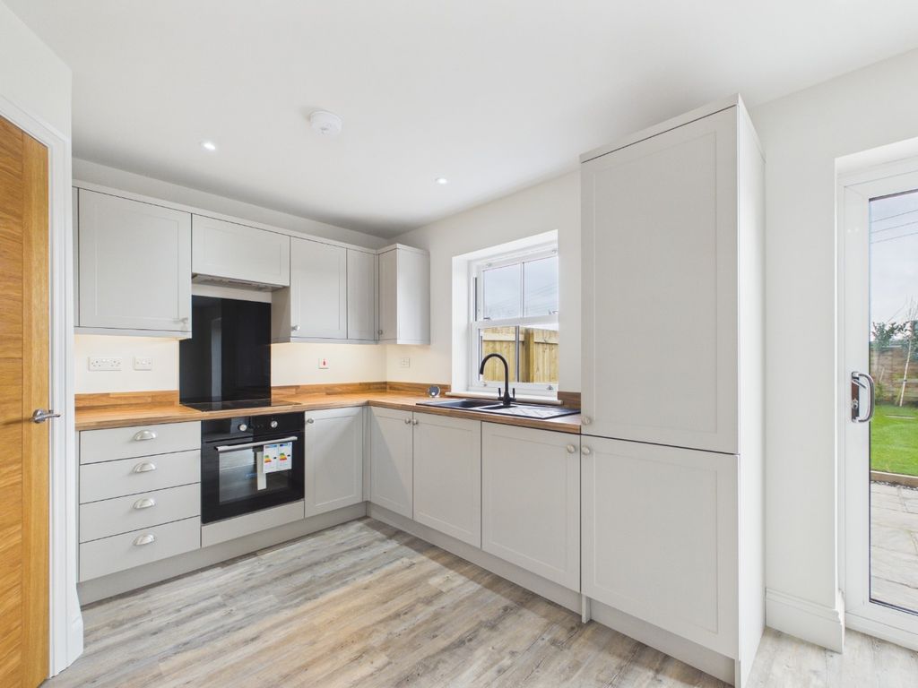 Property photo 2 of 18 4902385