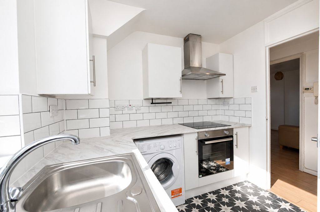 Property photo 3 of 11 2612413