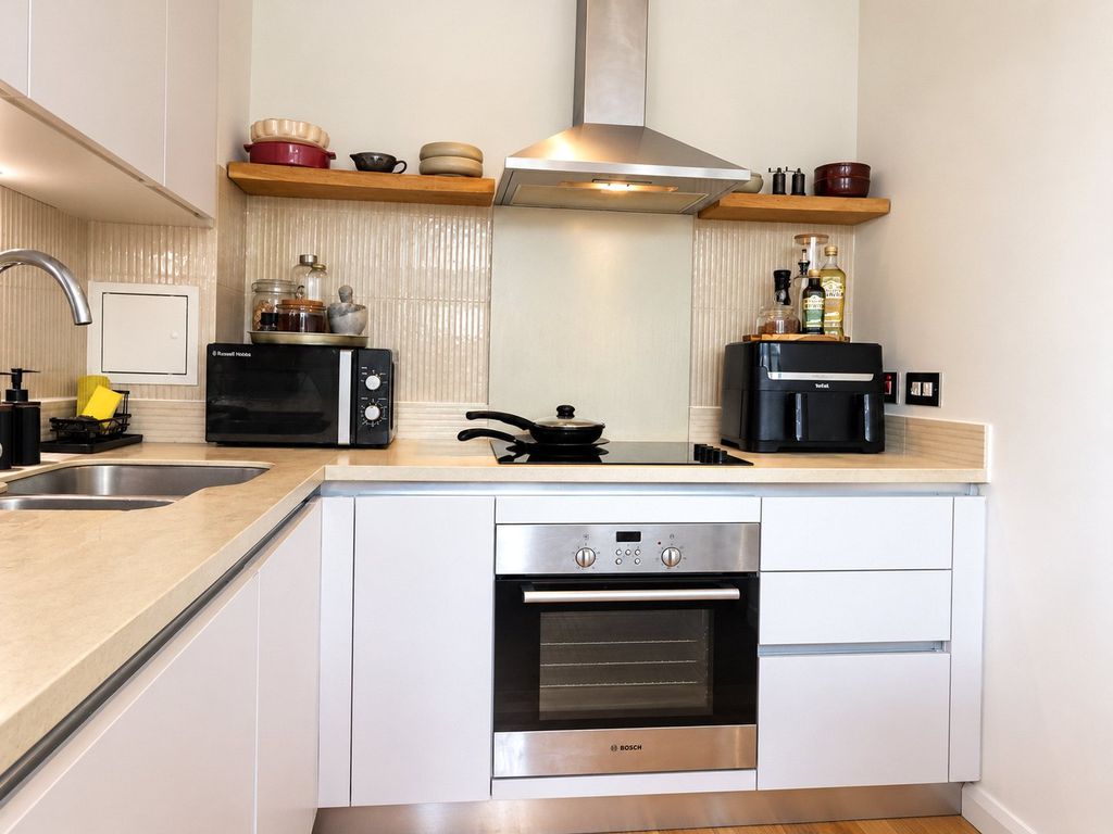 Property photo 3 of 10 Kitchen