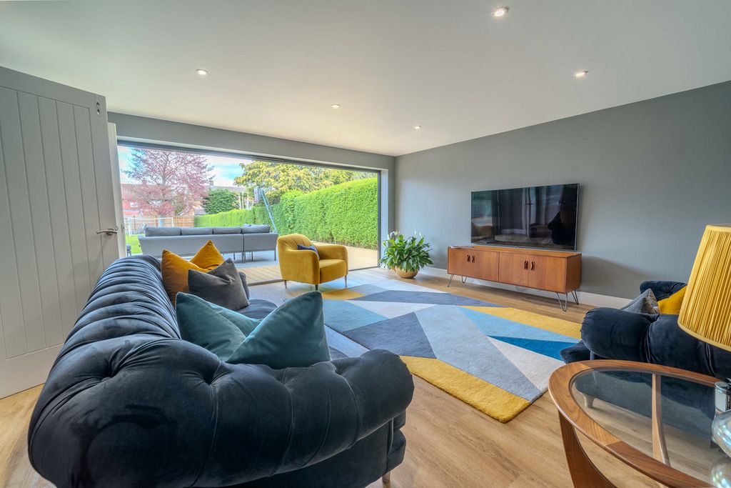 Property photo 3 of 47