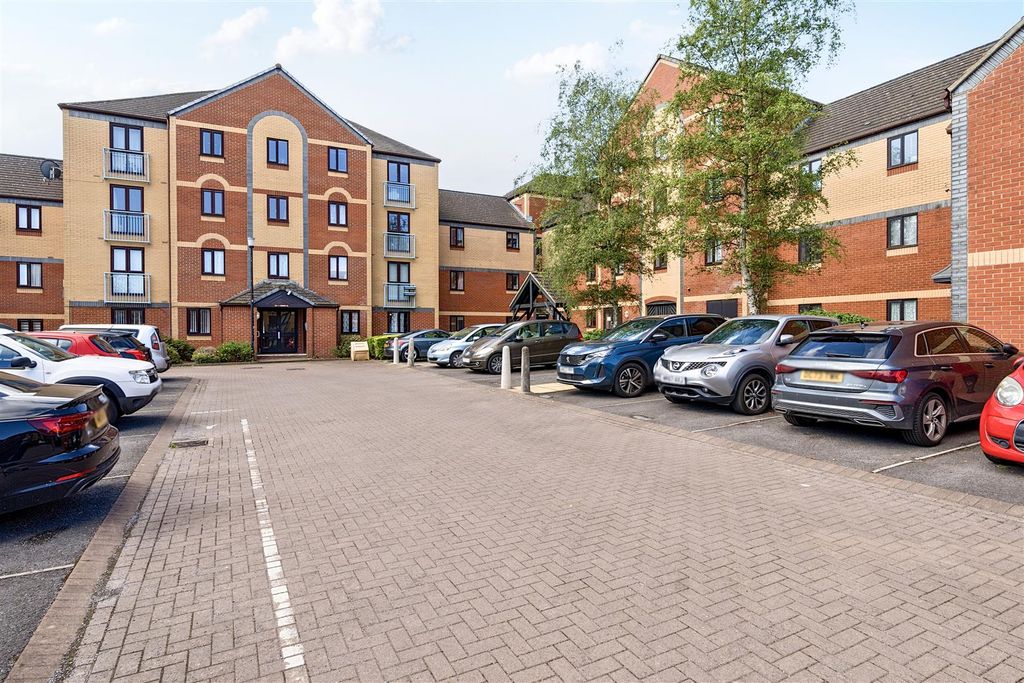 Property photo 1 of 16 Parking