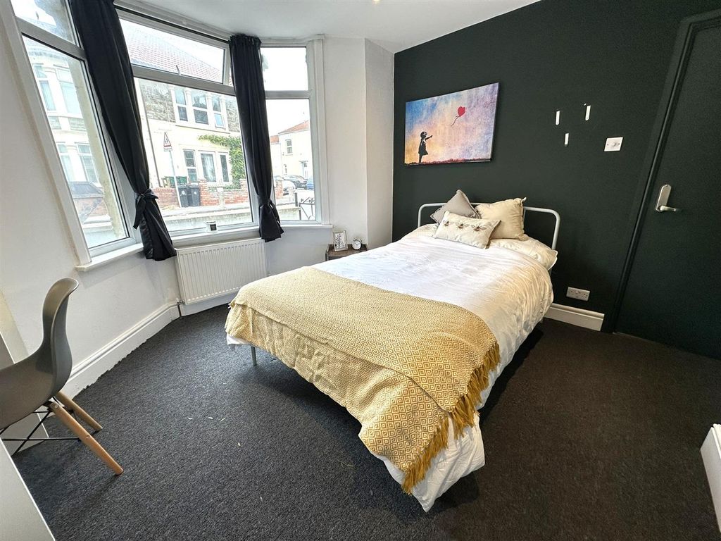 Property photo 1 of 10 Room 1