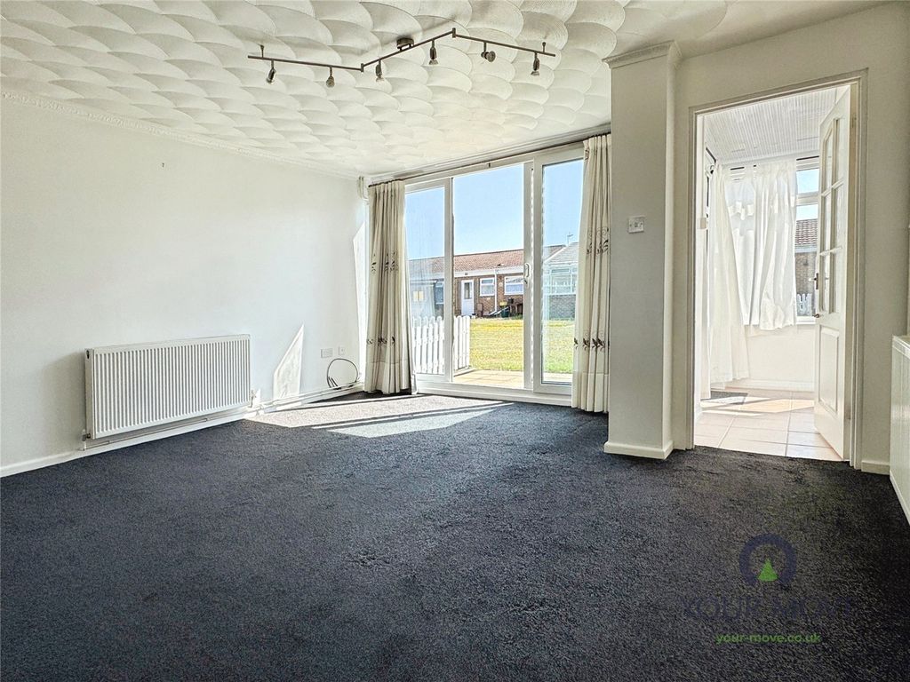 Property photo 3 of 15 Lounge