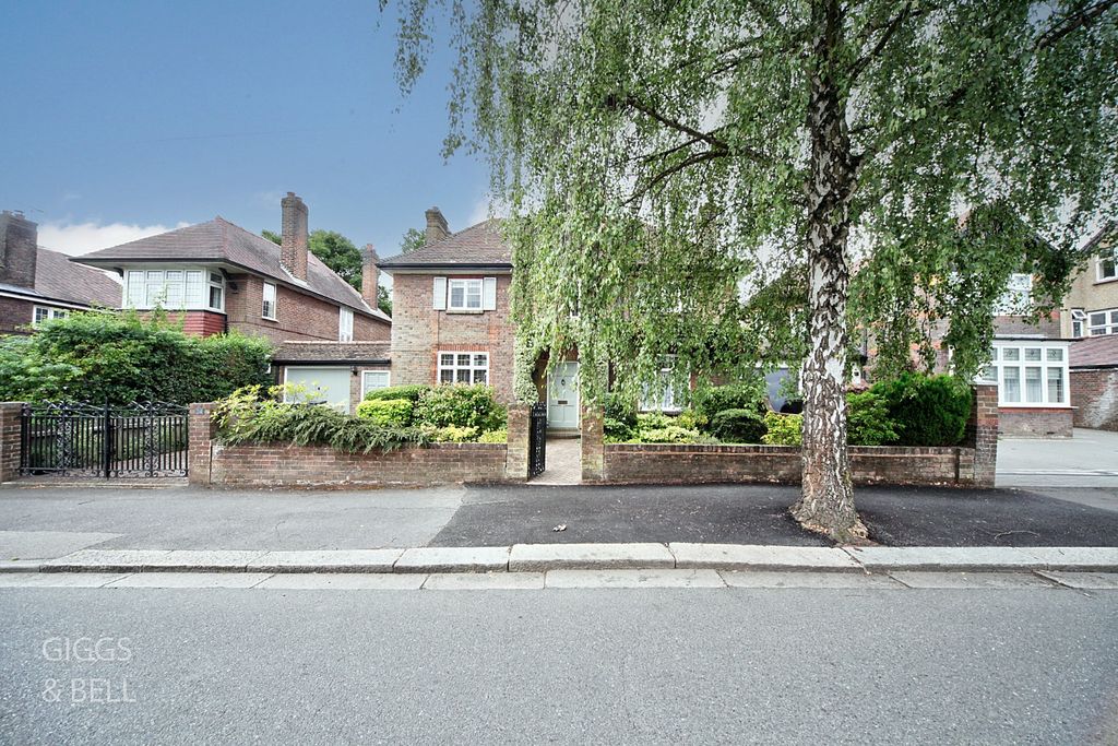 Property photo 1 of 35 4409160