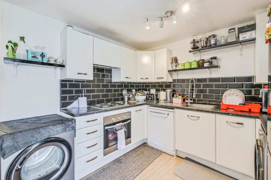 Property photo 2 of 21