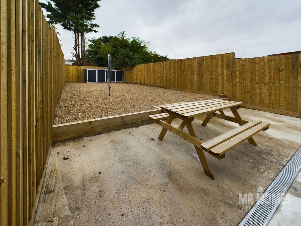 Property photo 2 of 25