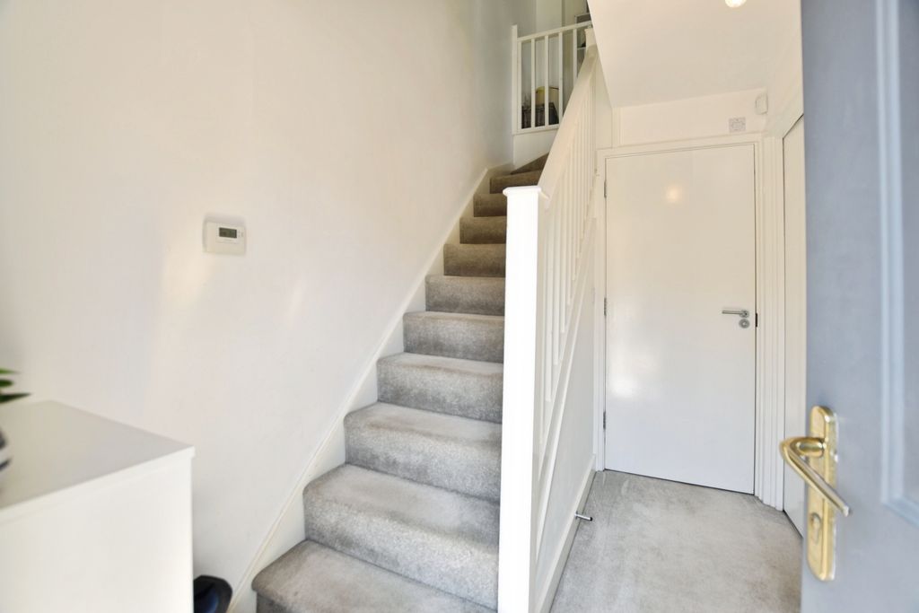 Property photo 3 of 8 Hallway