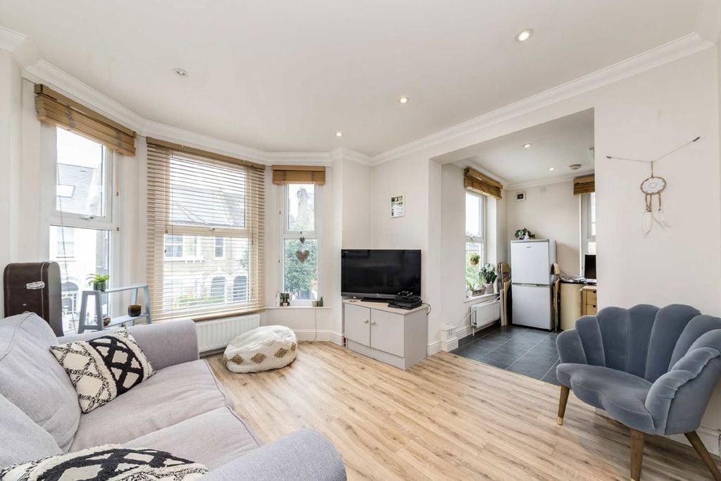 Property photo 2 of 6