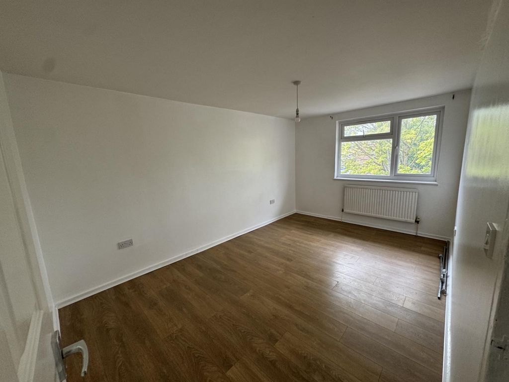 Property photo 2 of 8 Img 3712