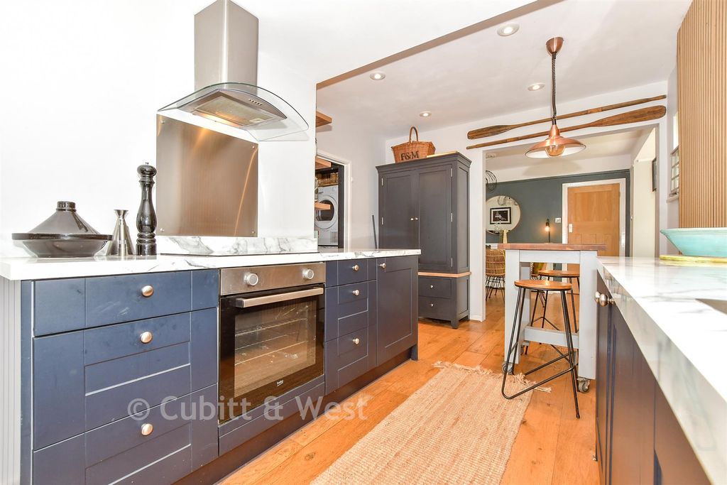 Property photo 3 of 13 Kitchen