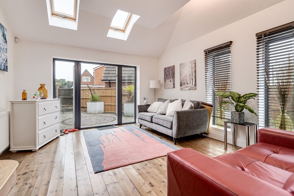 Property photo 2 of 31 3695915