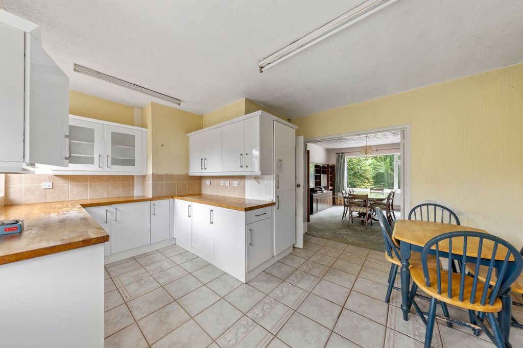 Property photo 2 of 31