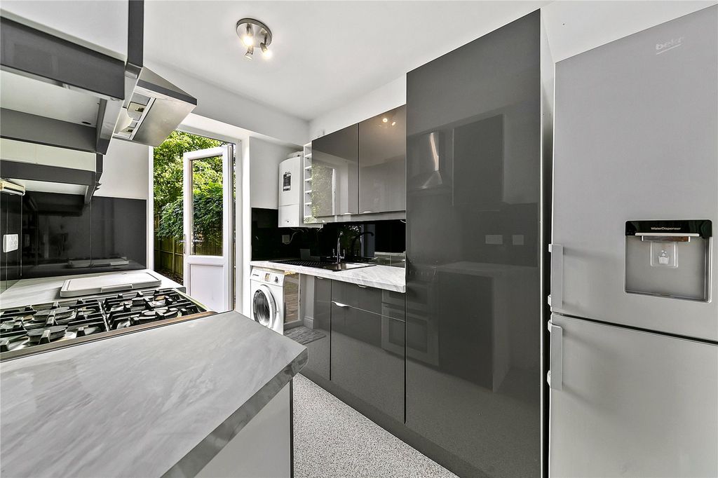 Property photo 2 of 12 Picture No. 04