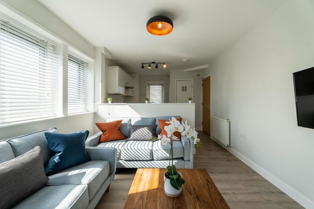 Property photo 1 of 17 1Fsf10 - Living Area