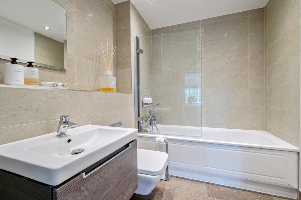 Property photo 3 of 23 Bathroom