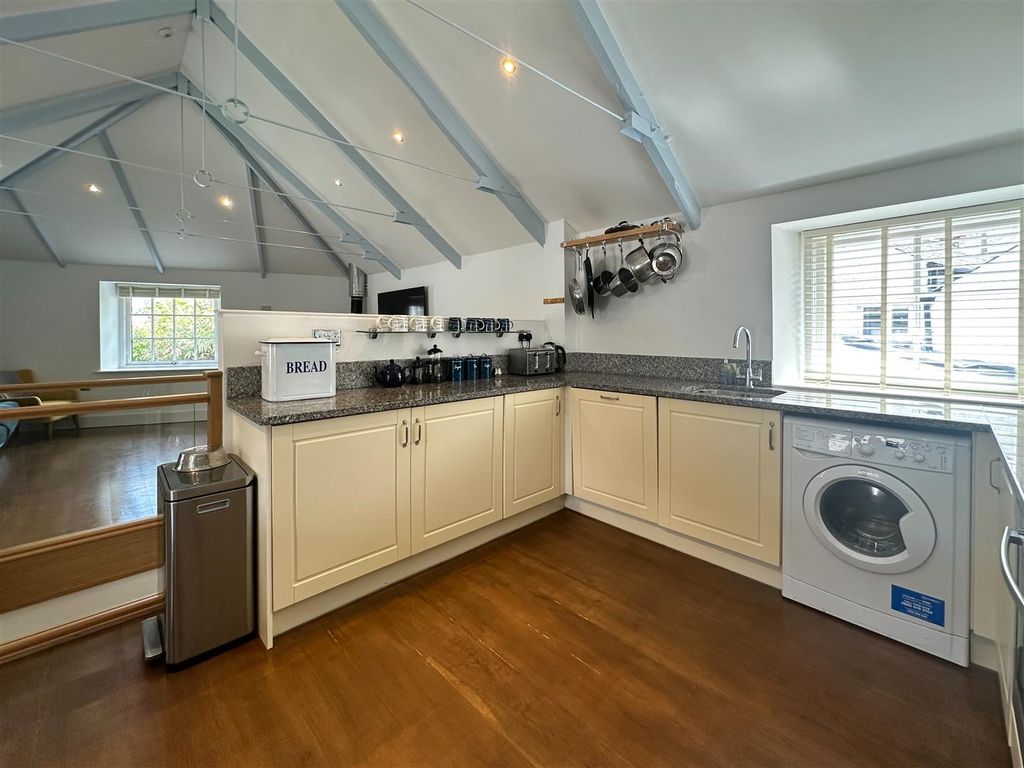Property photo 2 of 22