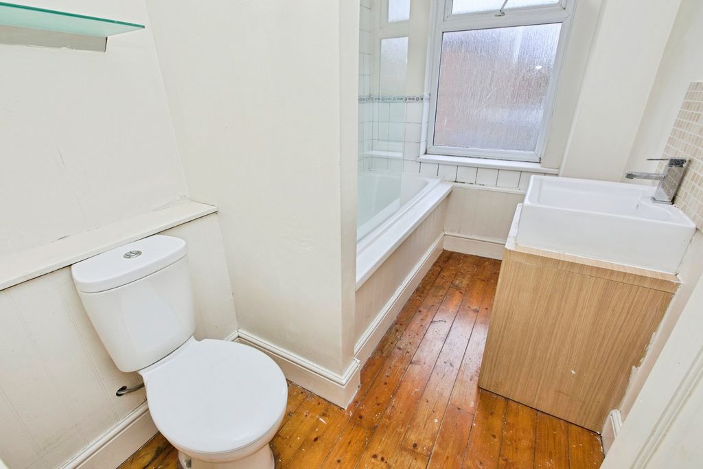 Property photo 3 of 15 Bathroom