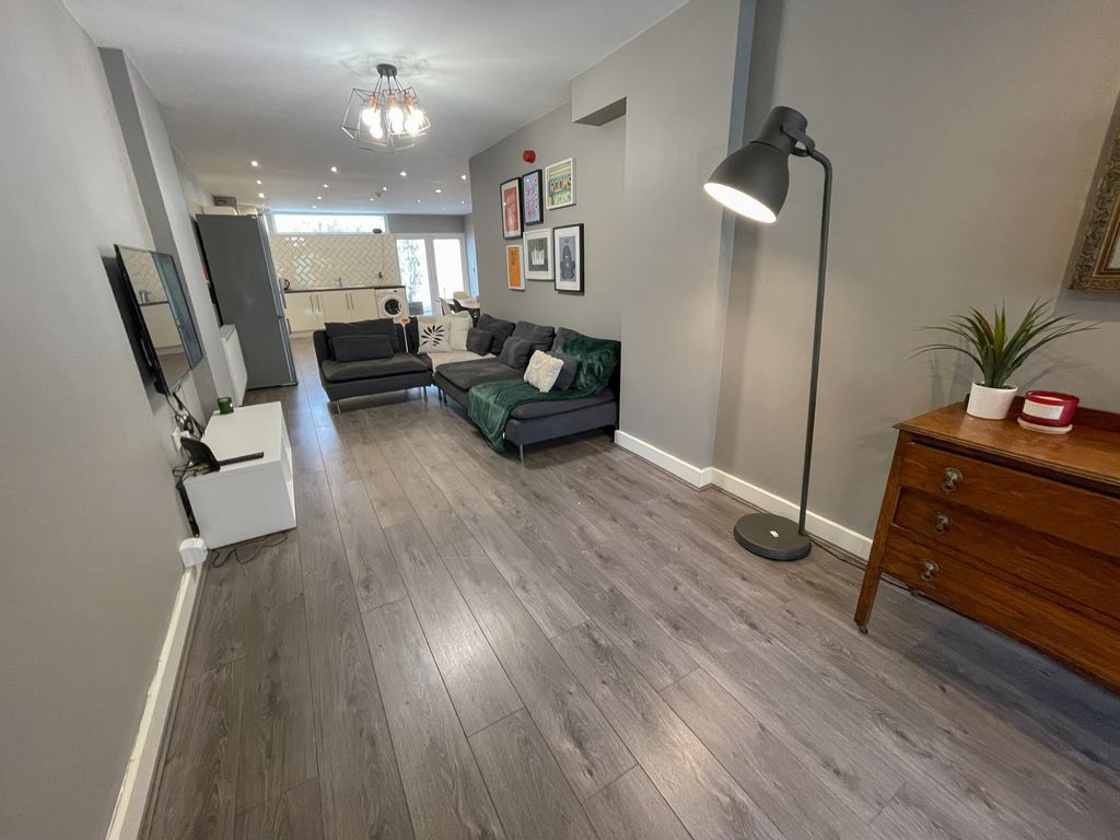 Property photo 1 of 8 10