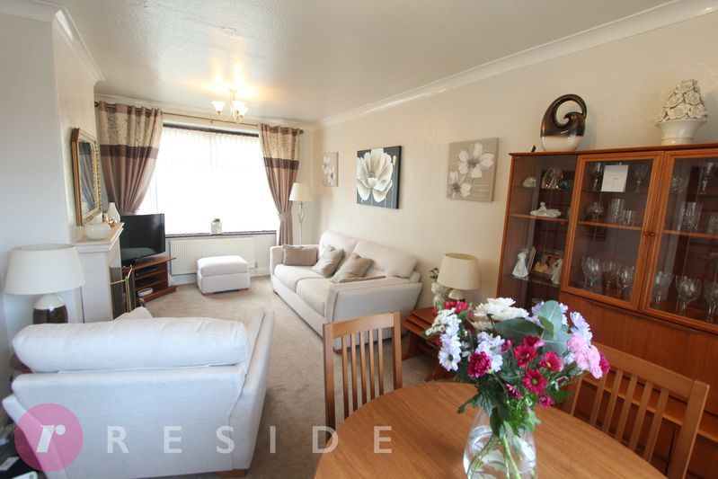 Property photo 2 of 12 Lounge / Dining Area