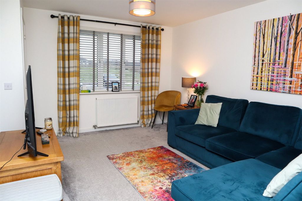 Property photo 2 of 19 Lounge