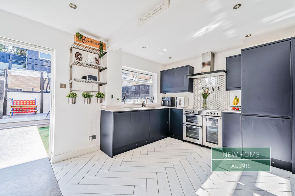 Property photo 3 of 16 Photo 8