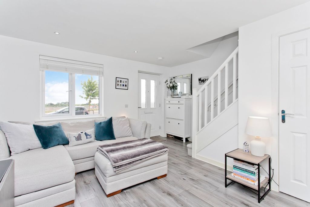 Property photo 2 of 24 5203073