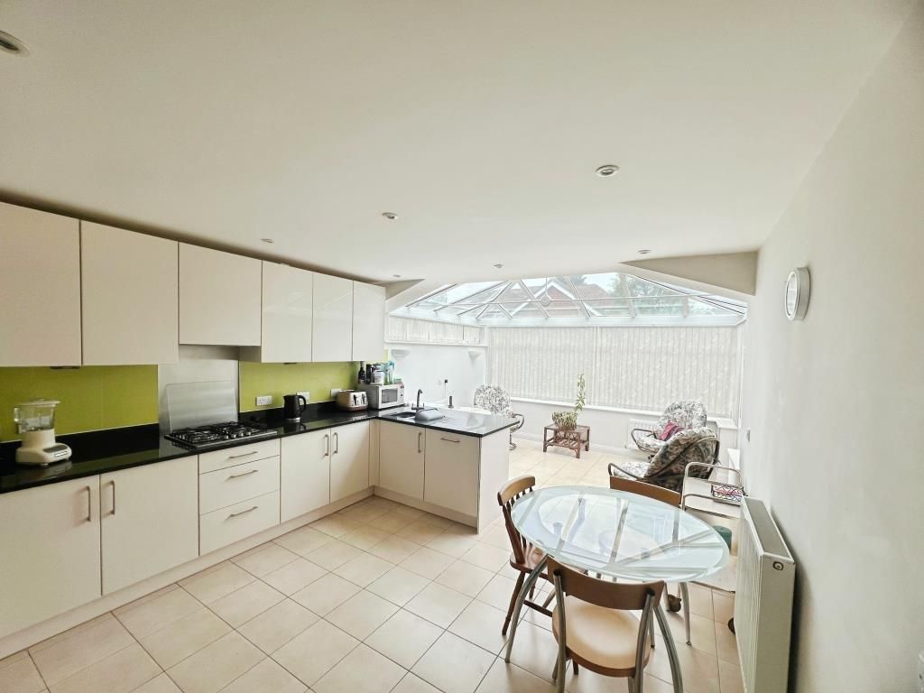 Property photo 3 of 6 Kitchen