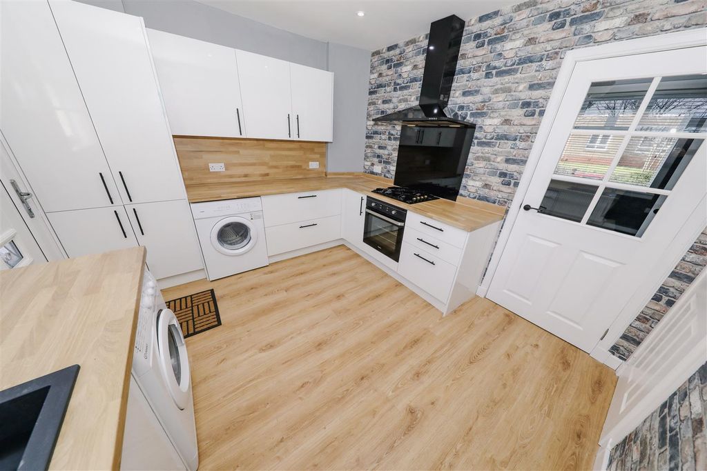 Property photo 2 of 20 B