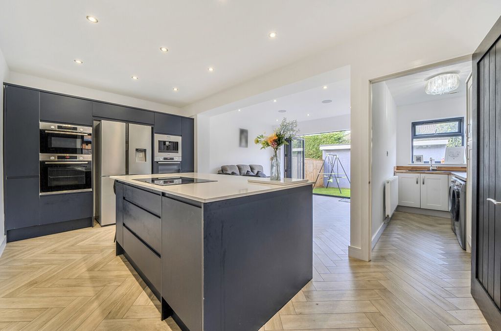 Property photo 2 of 22 1383352-7-6929Cf5...