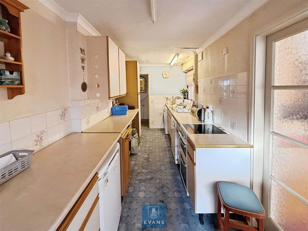 Property photo 3 of 13 Kitchen