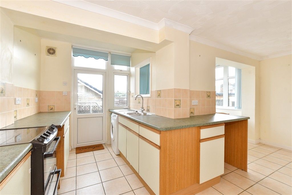 Property photo 3 of 12 Kitchen