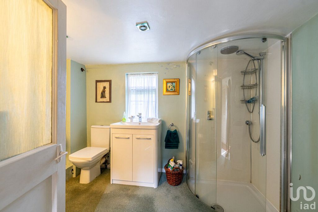 Property photo 2 of 28
