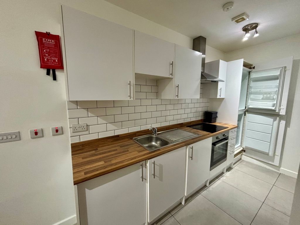 Property photo 2 of 6 Kitchen