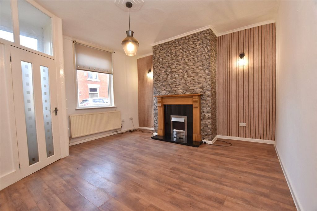 Property photo 2 of 12 Picture No. 11