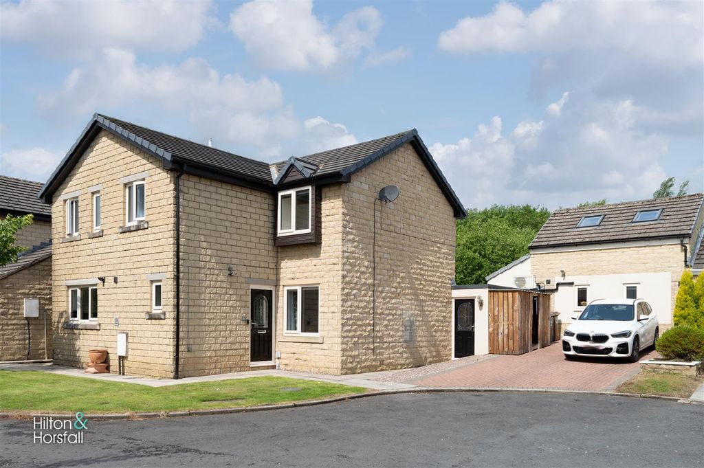 Property photo 1 of 24 Mile End Close