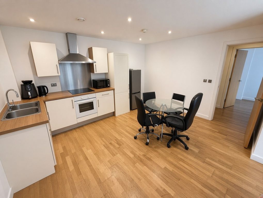 Property photo 3 of 6 Kitchen