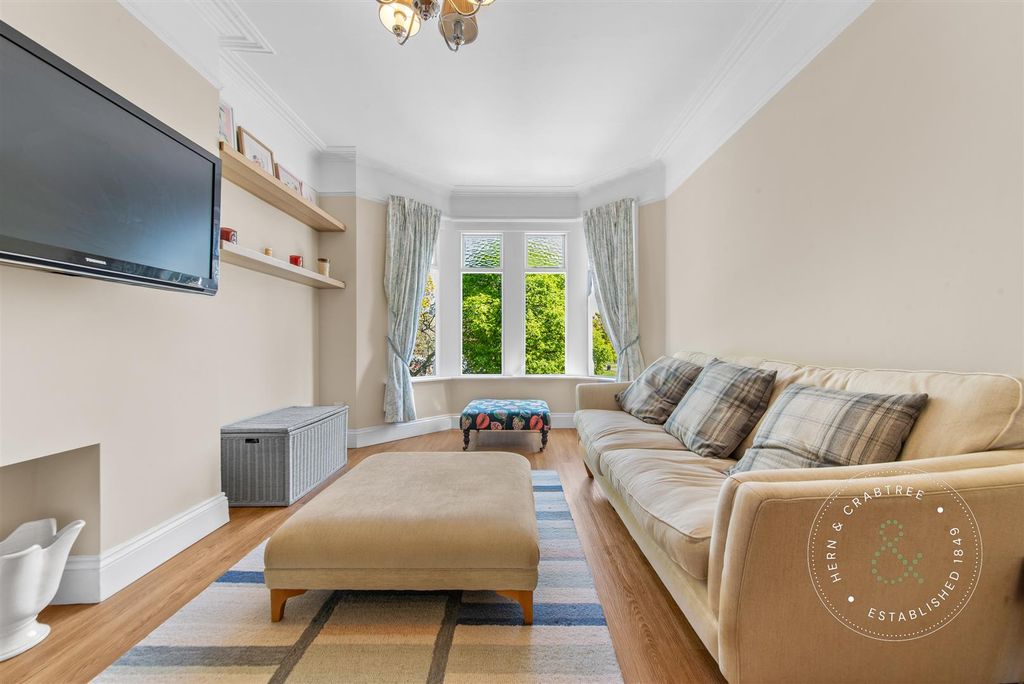 Property photo 2 of 18 Victoria-Park-Road-West-11.Jpg