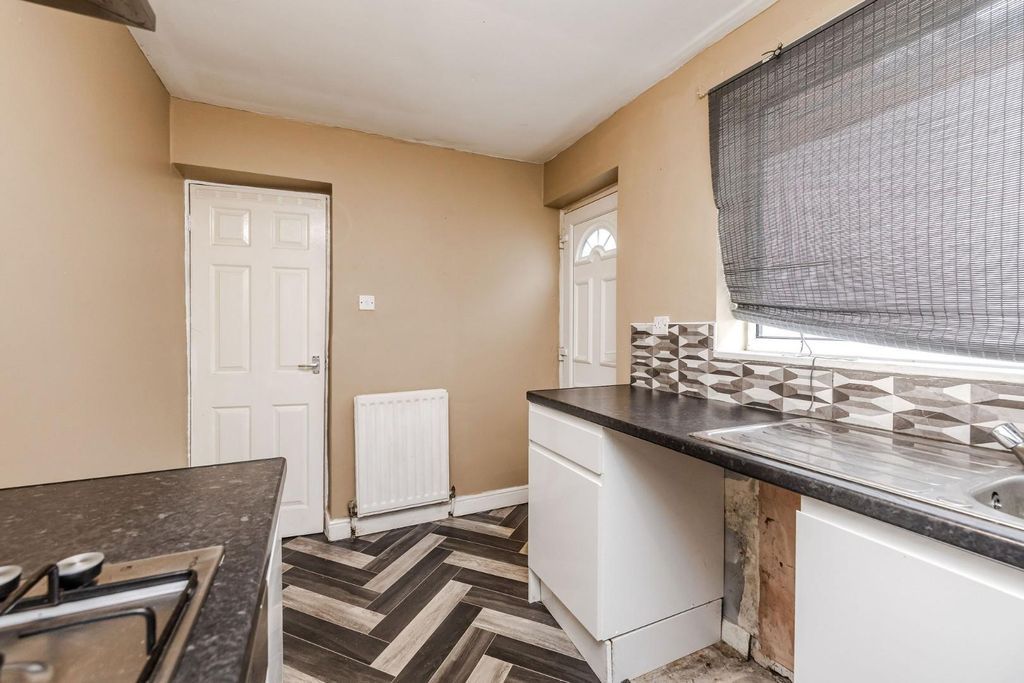 Property photo 3 of 15 23-03 9220dc6B6A6B282Ec7F7d6Bb024585B1F91B78A8
