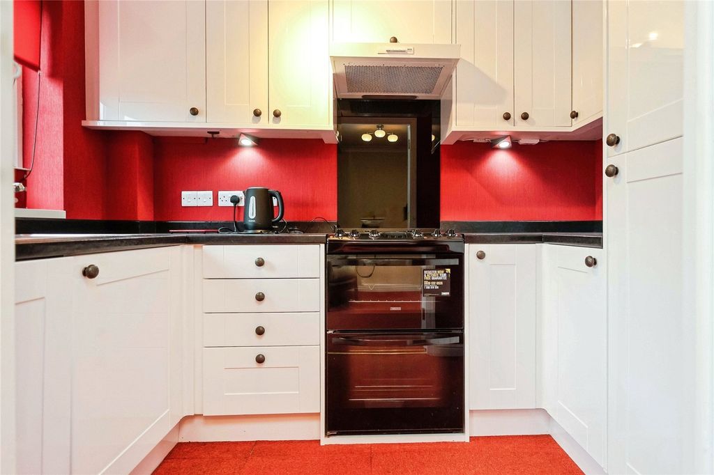 Property photo 2 of 10 Kitchen