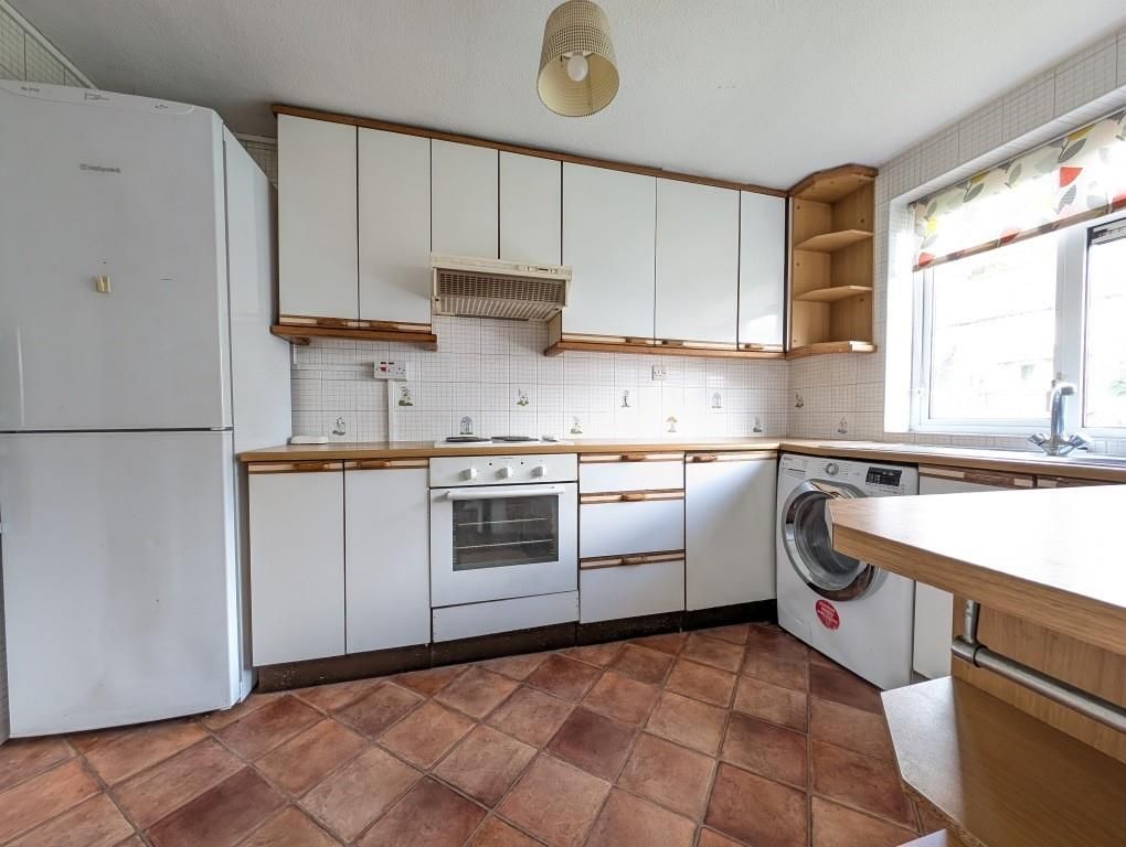 Property photo 2 of 10 Kitchen.Jpg