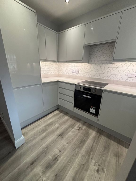 Property photo 3 of 11 Kitchen