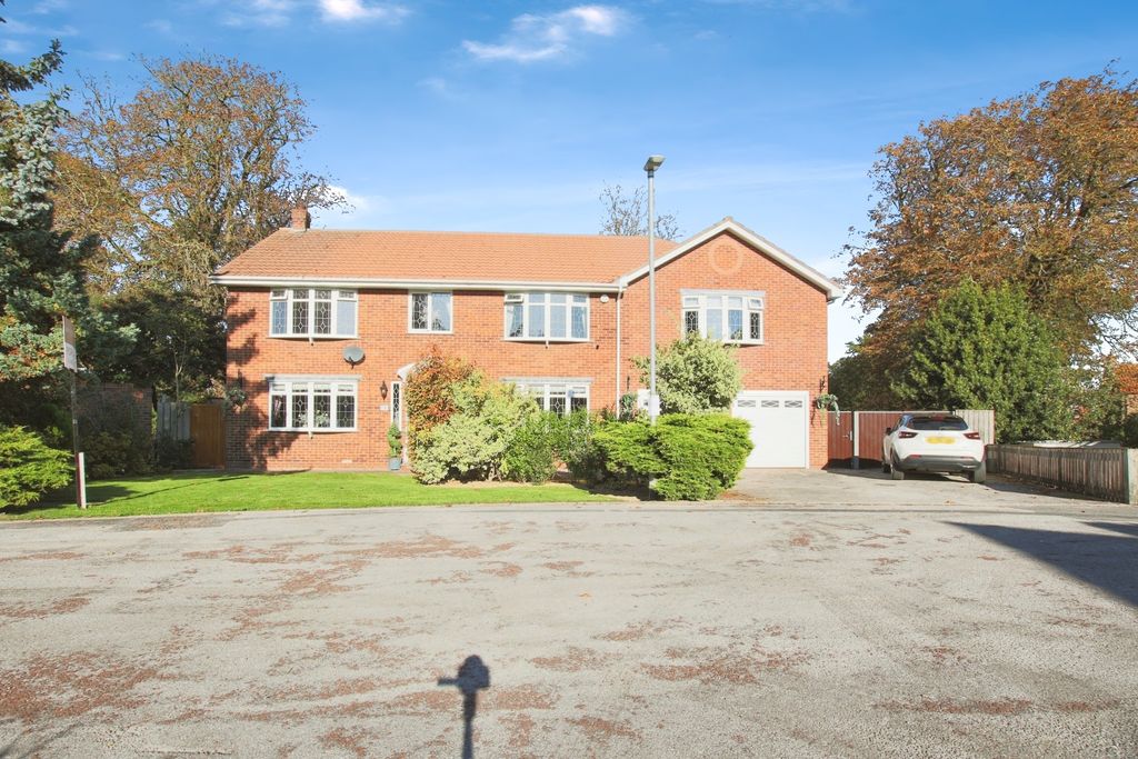 Property photo 1 of 29 4571580