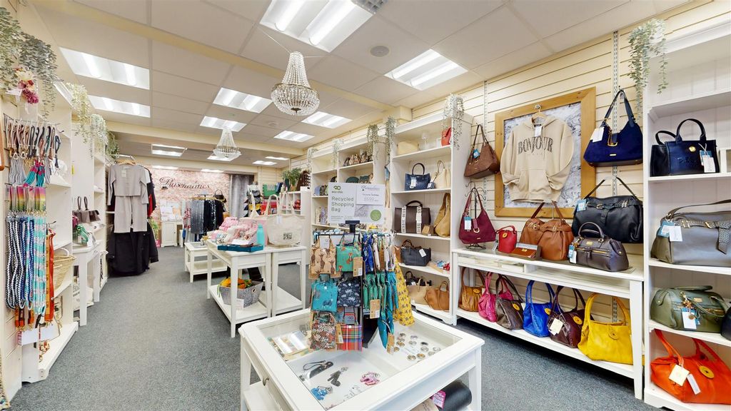 Property photo 2 of 7 12052025_141203.Jpg