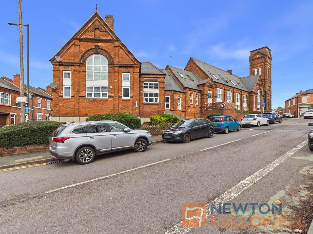 Property photo 1 of 12