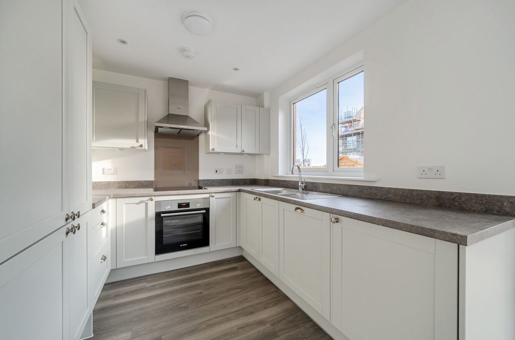 Property photo 3 of 11 1394585-19-69492d...
